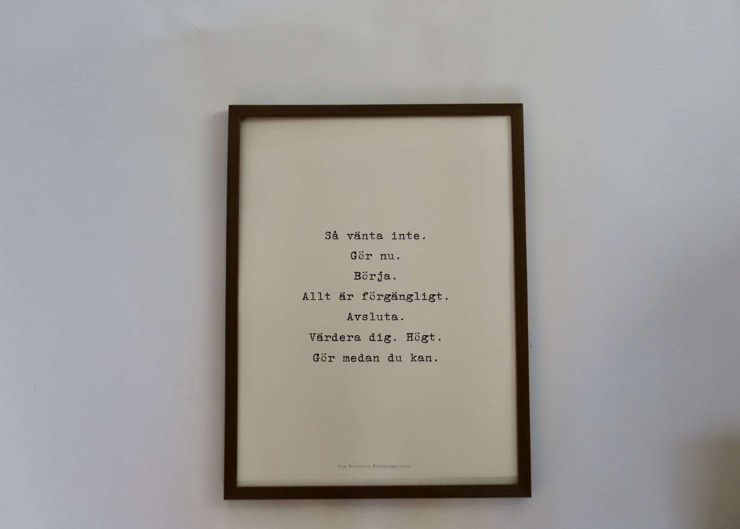 Poster 30x40 cm – Så vänta inte