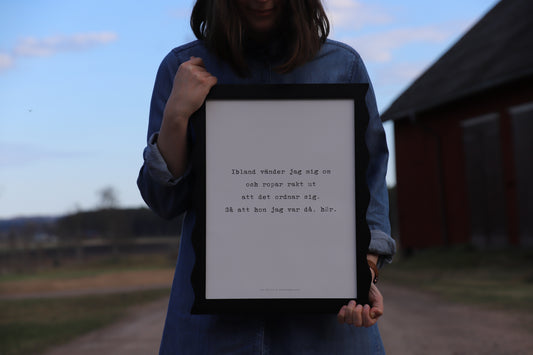 Poster 30x40 cm – Ibland vänder jag mig om...
